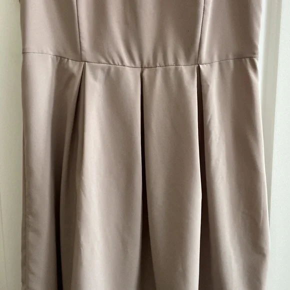 Cute pleated dress with sweetheart neckline size M - Picture 2 of 7